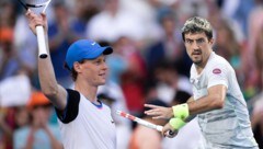 Jannik Sinner (l.) liegt nun auf Rang zwei, Sebastian Ofner (r.) verlor sieben Plätze. (Bild: APA/Getty Images via AFP/GETTY IMAGES/Brennan Asplen, APA/AFP/Rodrigo Oropeza)