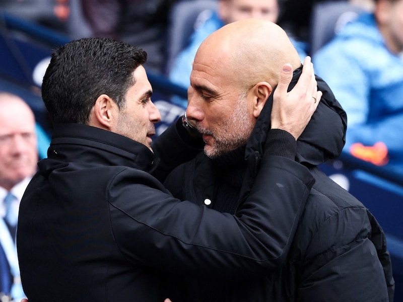 Mikel Arteta (l.) und Pep Guardiola (Bild: APA/AFP/Darren Staples)