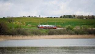 Auf der Weststrecke im Flachgau planen die ÖBB einen Bahntunnel. (Bild: Scharinger Daniel)