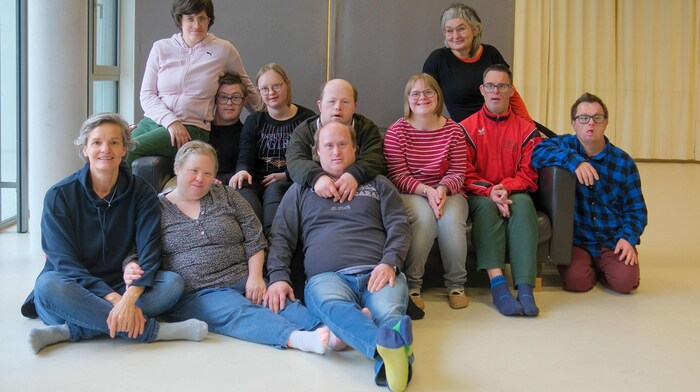 Rehearsal break: The current ensemble of "Theater Malaria", which is based at the Diakoniewerk ...