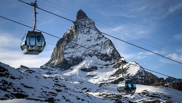 The world-famous Matterhorn in the Swiss Valais (archive image) (Bild: APA/AFP/FABRICE COFFRINI)