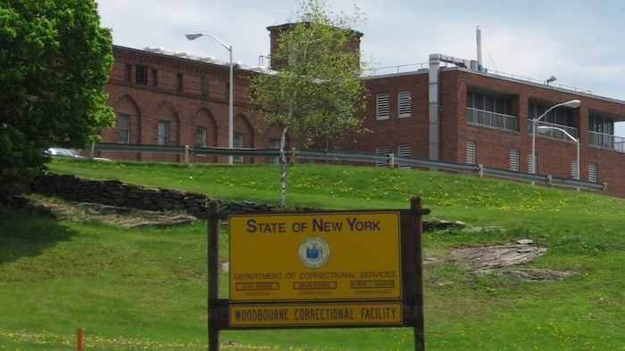 ABD'nin New York eyaletinde bulunan Woodbourne Cezaevi'ndeki (resimde) bazı mahkumlar güneş ...