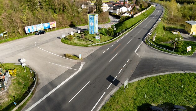 An 86-year-old pedestrian was hit by a dark Audi A5 in the Luftenberg district near Linz on Sunday afternoon and suffered fatal injuries. The hit-and-run driver has since been caught. (Bild: APA/TEAM FOTOKERSCHI / KERSCHBAUMMAYR)