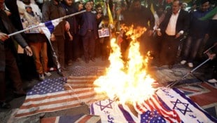 Demonstrationen gegen Israel und die USA in Teheran (Bild: AFP)