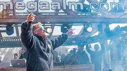 YouTube-Star Knossi bei seiner Premiere als Après-Ski-Unterhalter in der Walleggalm in Saalbach. (Bild: Pressefoto Scharinger © Daniel Scharinger)