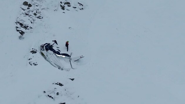 Az első fotó a baleset helyszínéről. (Bild: Polizei Tirol)