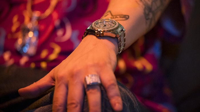 Klunker und fette Uhr: Money Boy mag die ästhetischen Dinge im Leben.