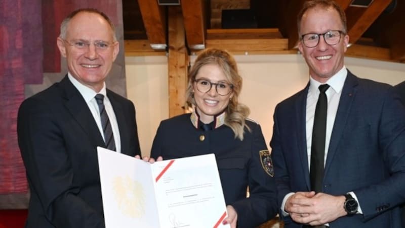Susanne Moll (center) was appointed the new commander of the Lech police station on 1 January 2024. (Bild: Landespolizeidirektion Vorarlberg)