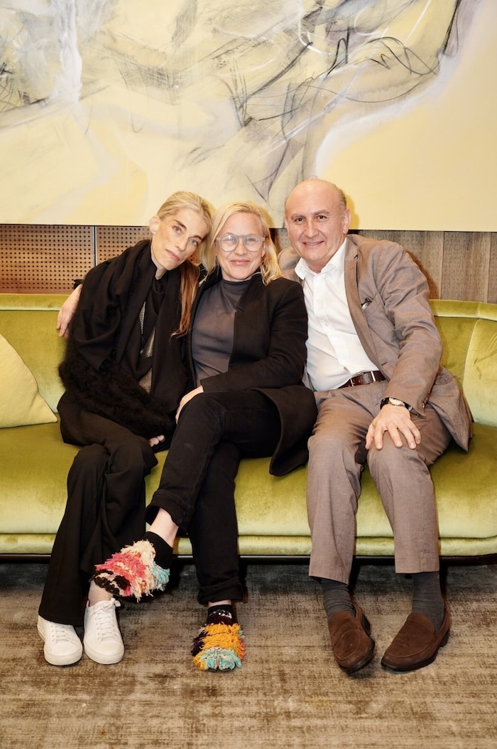 Carina and Ali Rahimi flanked Patricia Arquette on her arrival in Vienna/Schwechat.