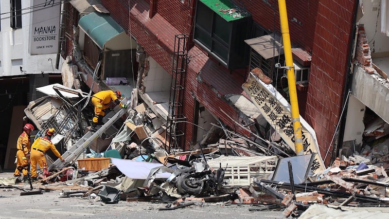 Zerstörtes Gebäude in Hualien (Bild: AFP)