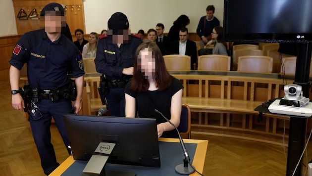 Die junge Deutsche vor Gericht in Wien. (Bild: Martin Jöchl, Krone KREATIV)