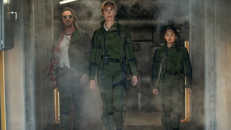 Bereit für den Kampf der Titanen: Rebeccal Hall als Dr. Ilene Andrews, Dan Stevens als Trapper  und Kaylee Hottle als Waisenkind Jia.   (Bild: Warner Bros Inc.)