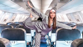 Mit den richtigen Tricks und Tipps kann man sich auch im Flugzeug gut ausruhen.
