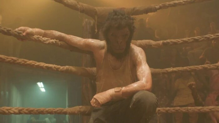 Ein Mann sieht rot! „Monkey Man“ ab sofort im Kino. 