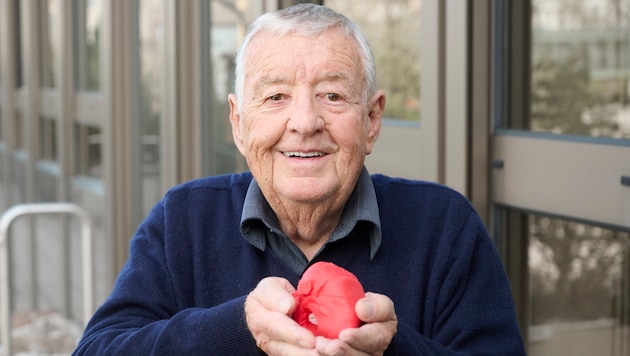 Walter Weiss has been living with a donor heart for 39 years, "a completely normal life, I would say." (Bild: Medizinische Universität Wien/APA-Fotoservice/Hörmandinger)