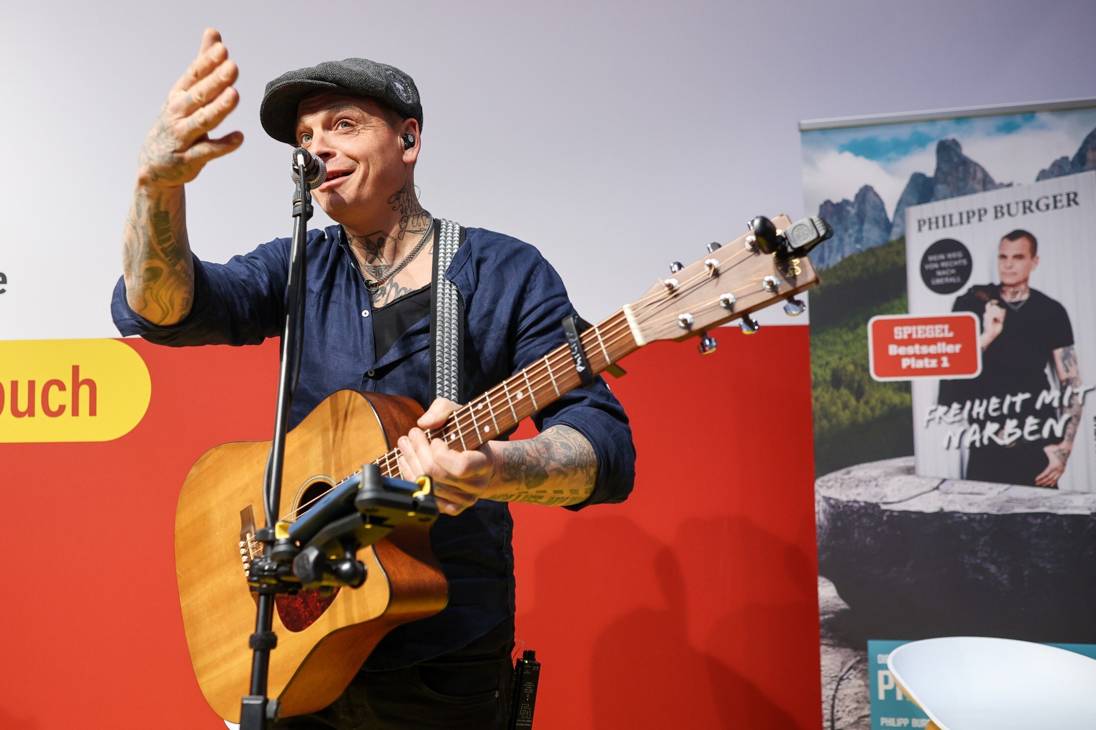 Philipp Burger at his controversial book fair appearance in Leipzig (Bild: Jan Woitas / dpa / picturedesk.com)