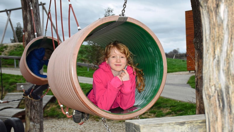 Julia auf dem riesigen IKUNA-Spielplatz. (Bild: G. Pomper-Lusetzky)