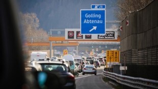 Die Tunnelbaustelle verschärft die Stau-Problematik inklusive Ausweichverkehr zusätzlich. (Bild: Scharinger Daniel)