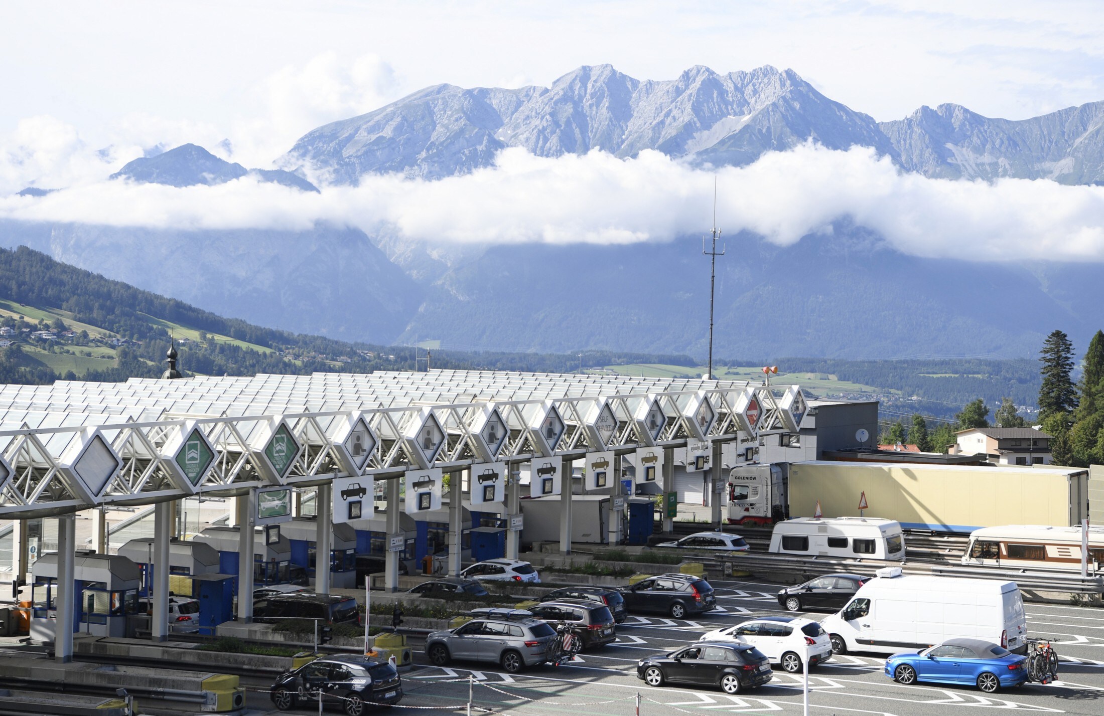 A Brenner autópálya rendszeresen eléri a kapacitáshatárát. (Bild: APA/HANS KLAUS TECHT)