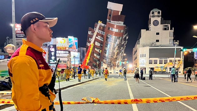 According to rescue workers, dozens of people were trapped. (Bild: Copyright 2024 The Associated Press. All rights reserved)