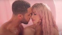 Im Clip zu Shakiras neuem Song „Puntería“ kamen sie sich näher. Jetzt sind Shakira und Lucien Laviscount auch im wahren Leben ein Paar. (Bild: youtube.com/shakira)