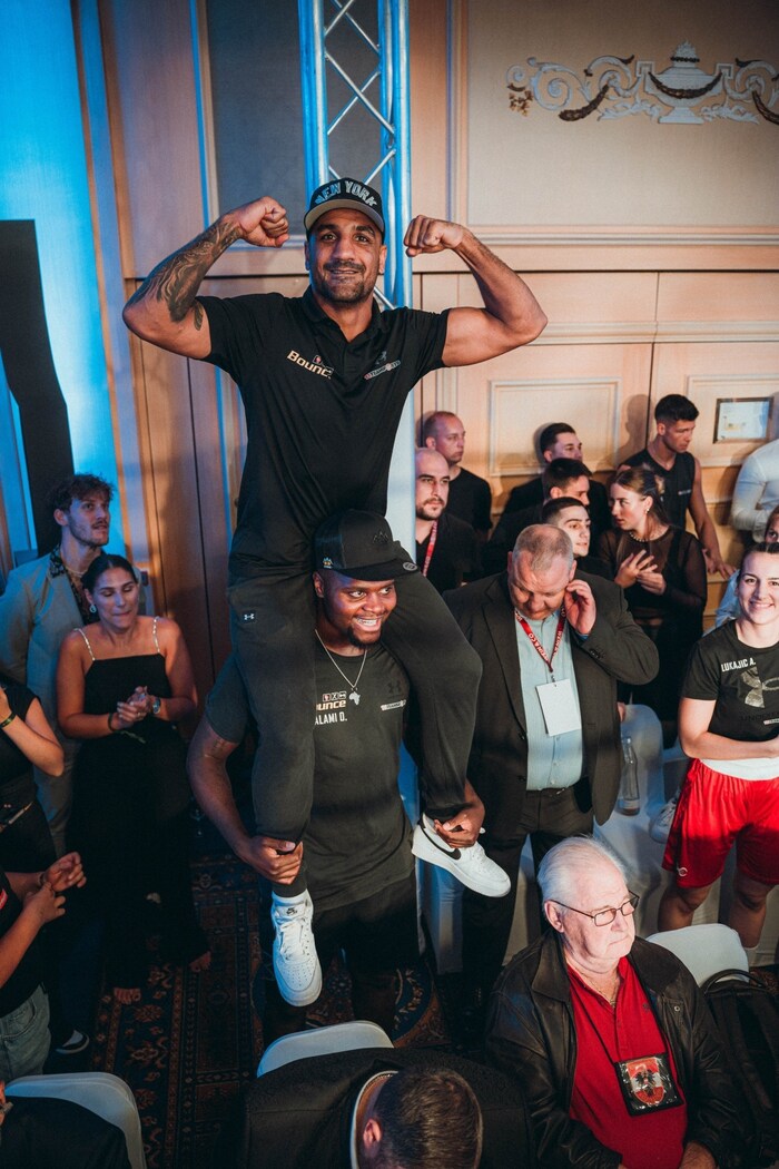 Bildtext: Privat sind Salami (u.) und Kahraze (o.) dick befreundet.