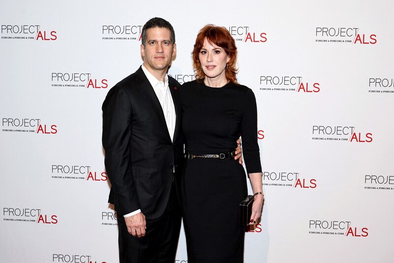 Molly Ringwald and her husband Panio Gianopoulos have three children together and have been married since 2007. (Bild: APA/Getty Images via AFP/GETTY IMAGES/Jamie McCarthy)