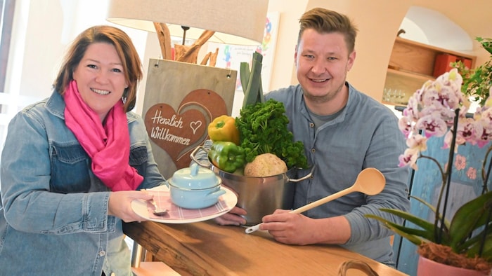 Kathrin und Gerfried im Gasthaus Zeilinger in Himmelberg.