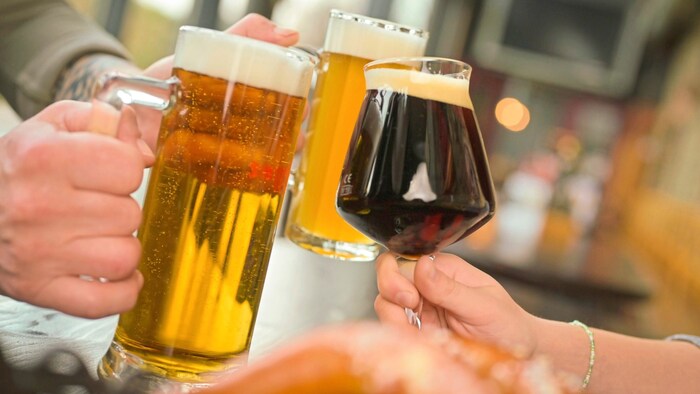 Prost! Wo stoßen Sie am liebsten mit Ihren Freunden an?