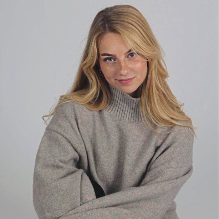 MIRA STROHECKER (20) AUS KLAGENFURT: „Ich verbinde das Wirtshaus mit Bier, Frittatensuppe und traditioneller Küche, lauten Gesprächen und guter Stimmung! Ein Ort, an dem immer was los ist.“