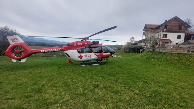 Az RK1 mentőhelikopter-csapat bevetésre került. (Bild: ARA Flugrettung)