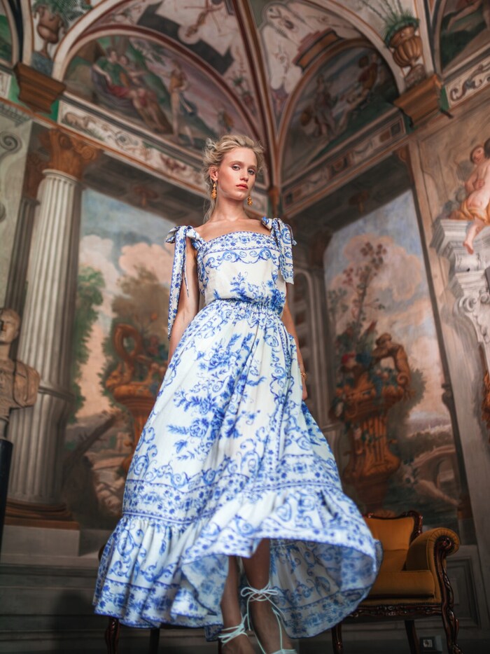 Shades of blue are reminiscent of the vastness of the Italian sea.