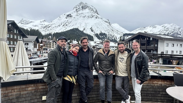 Andreas Mauerhofer, Romina Denaro, Christian Stani, Markus Bieder, Patrick de Benedetto-Freisinger and Robert Veigl (from left) in Lech am Arlberg. (Bild: Jasmin Steiner)