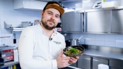 Küchenchef Christoph Vogler kocht diese Woche Bärlauch-Käsespätzle. (Bild: Imre Antal)