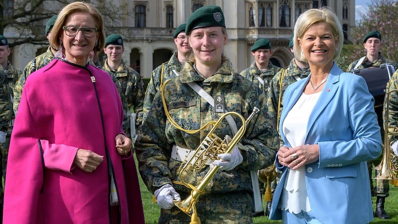 Zu Gast in Grafenegg: Landeshauptfrau Johanna Mikl-Leitner und Verteidigungsministerin Klaudia Tanner freuen sich schon auf das Festival. (Bild: Molnar Attila)