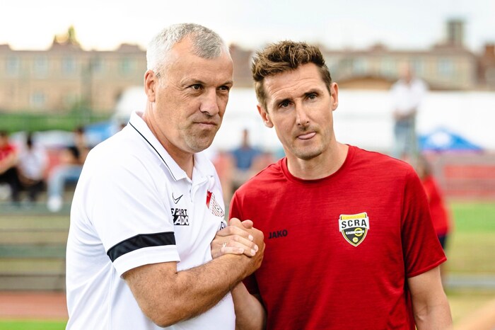 Herbert Gager (left) is back on the TWL Elektra coaching bench.