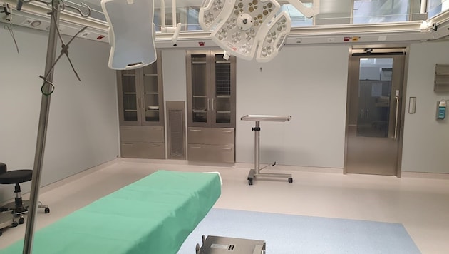 Der Operationssaal im Böhler-Spital steht leer. Die Operationen, die hier stattfinden hätten sollen, stauen sich. (Bild: zVg)