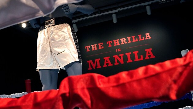 Die Hose, die Ali im Boxkampf „Thrilla in Manila“ im Jahr 1975 trug. (Bild: TIMOTHY A. CLARY / AFP / picturedesk.com)