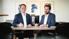 Vorstände Wolfgang Nöstlinger (li.) und Florian Niedersüß planen den Bau der neuen EWW-Zentrale bis 2027. (Bild: Wenzel Markus)