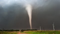 Im Auge des Sturms! Extremereignisse wie Hurrikans oder auch Tornados nehmen in manchen Regionen der Welt dramatisch an Zahl und Stärke zu. Auch hierzulande sollte es in Zukunft stärker und häufiger stürmen sowie größere Mengen vom Himmel regnen. (Bild: Minerva Studio/stock.adobe.com)