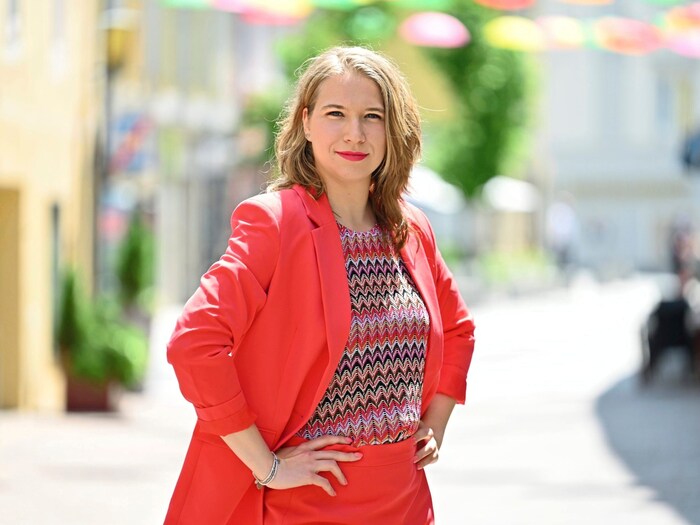 Impressive "after" with new hair and new clothes.