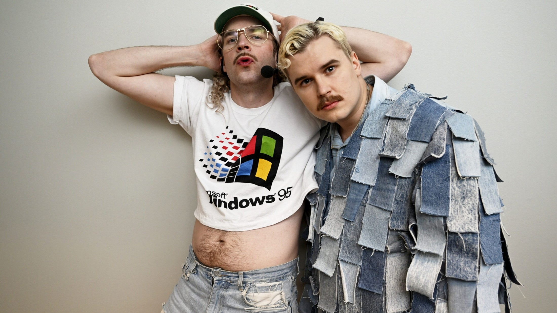 Die beiden Herren sind übrigens Teemu Keisteri und Henri Piispanen von der Gruppe Windows95man, die für Finnland antreten. (Bild: Vesa Moilanen / Lehtikuva / picturedesk.com)