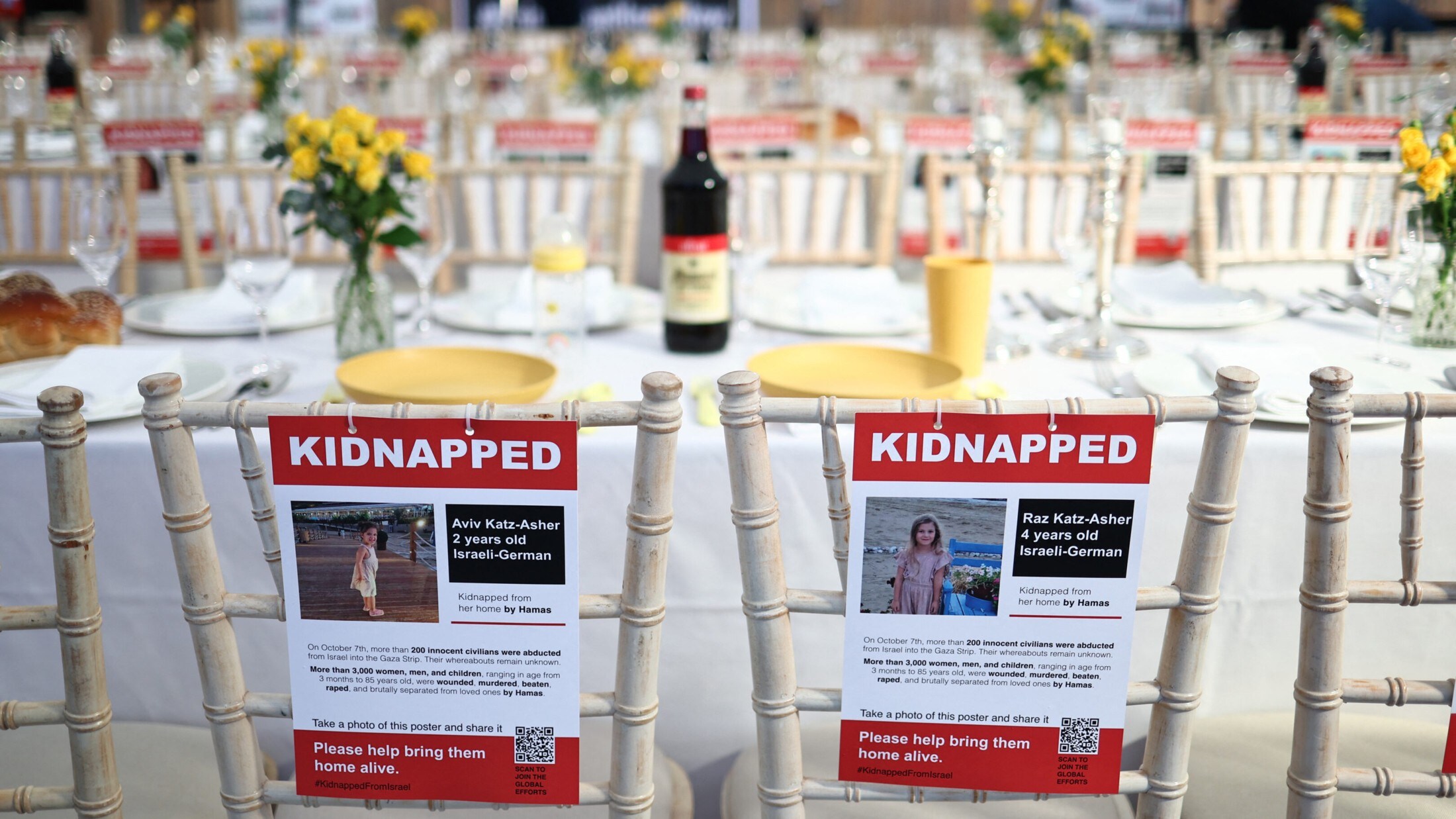 Aviv és Raz K. nővéreket is elrabolták. (Bild: AFP)