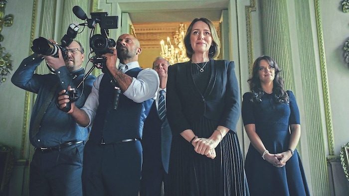 „Scoop“ auf Netflix: Die Pressestelle im Palast hat gemischte Gefühle.