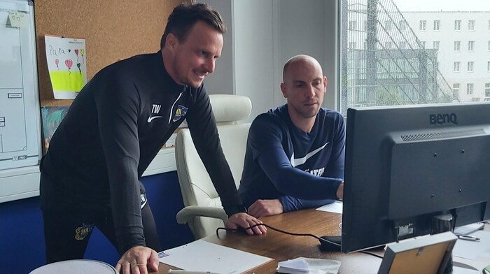 Tino Warwa (li.) und Jan Schlaudraff in ihrem Büro – noch ist offen, ob es im Sommer zu einem Abschied kommt. 