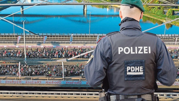 Die Polizei ist am Marathon-Wochenende im Dauerstress. (Bild: Linz Marathon, FLORIAN WIESER , Krone KREATIV,)