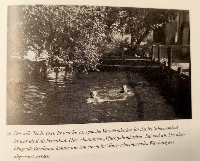 Excerpt from the book "Drogerie zum schwarzen Hund": A picture of the site from back then.