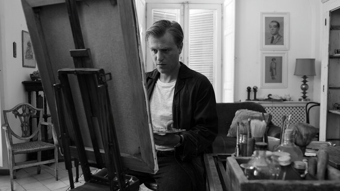 Johnny Flynn schlüpft in die Rolle des Lebemanns Dickie Greenleaf, die wenig lebhaft geworden ...