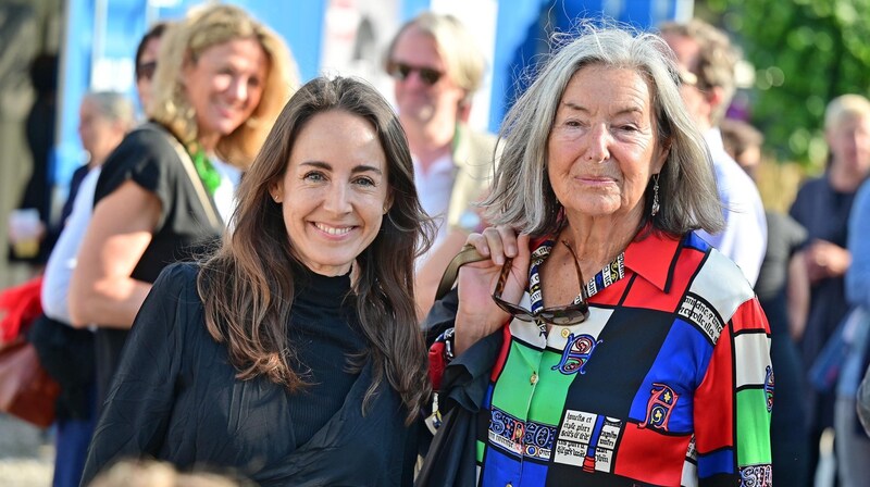 Elfie Semotan, rechts im Bild, ist auch bei der Kulturhauptstadt präsent; hier mit Andrea Bier, Gmunden (Bild: Wolfgang Spitzbart)