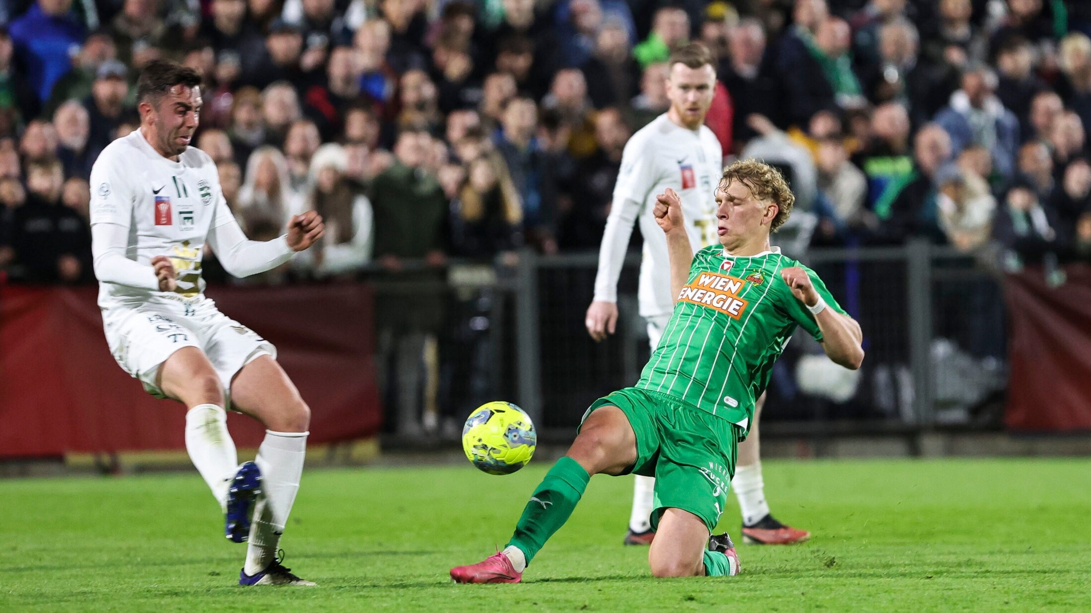 Josip Eskinja (left) and Co. had a new coach just a few hours after the cup tie against Rapid. (Bild: GEPA pictures)